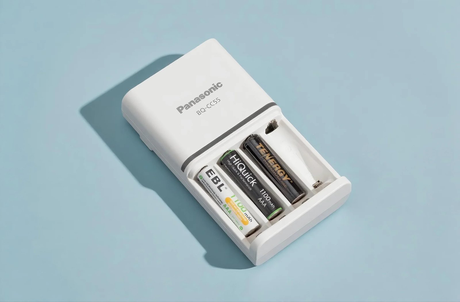 Alkaline vs. Rechargeable battery Alkaline vs. Rechargeable battery